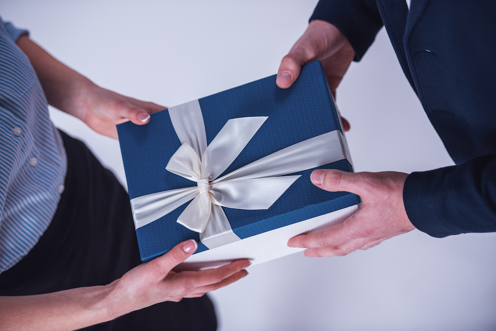 Kleine Geschenke: Mitarbeiterbindung im Handwerk